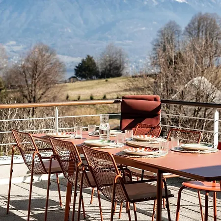 House Between And Mountains Stunning View *